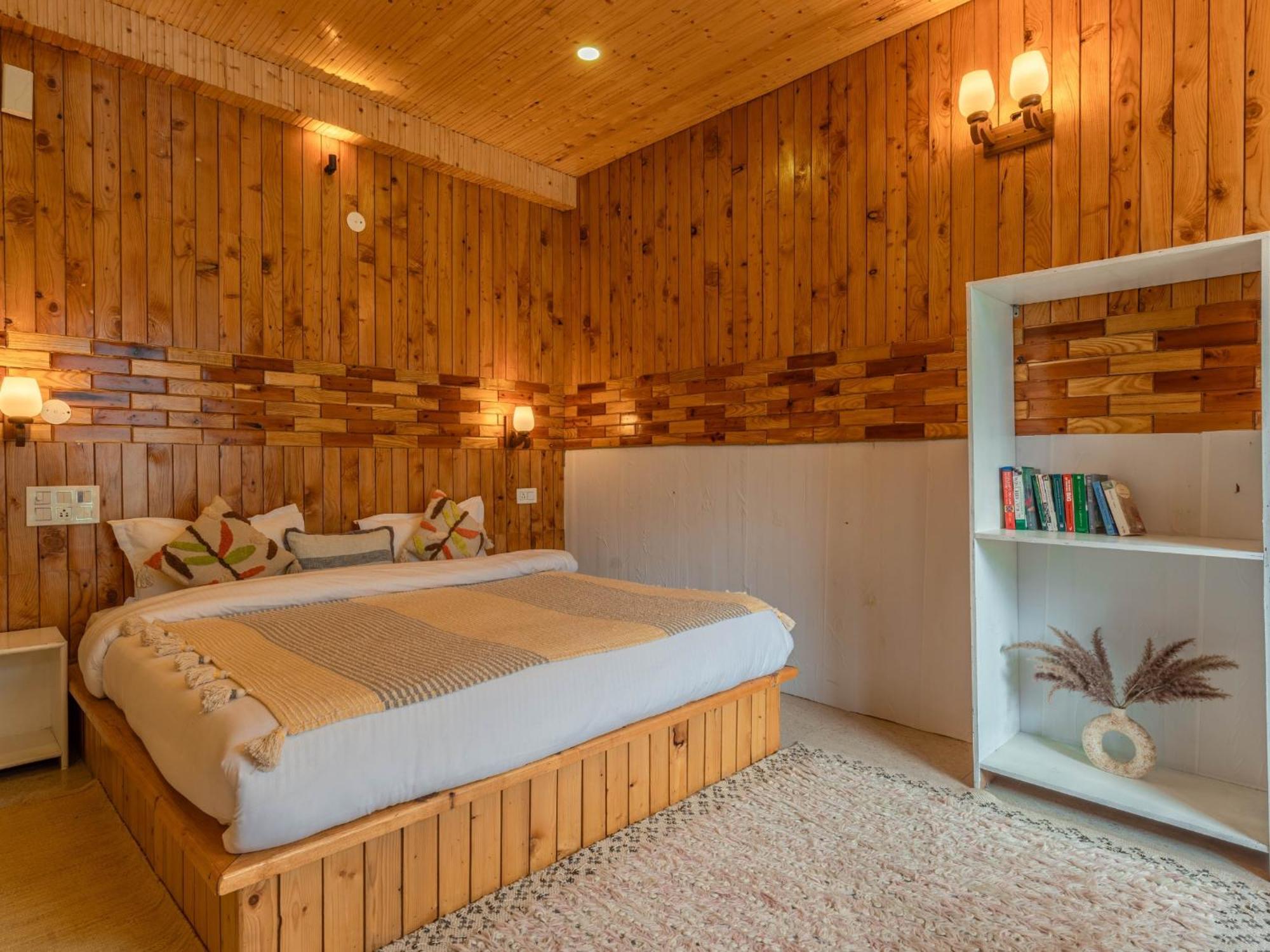 Moustache Shoja, Jibhi Hostel Kültér fotó