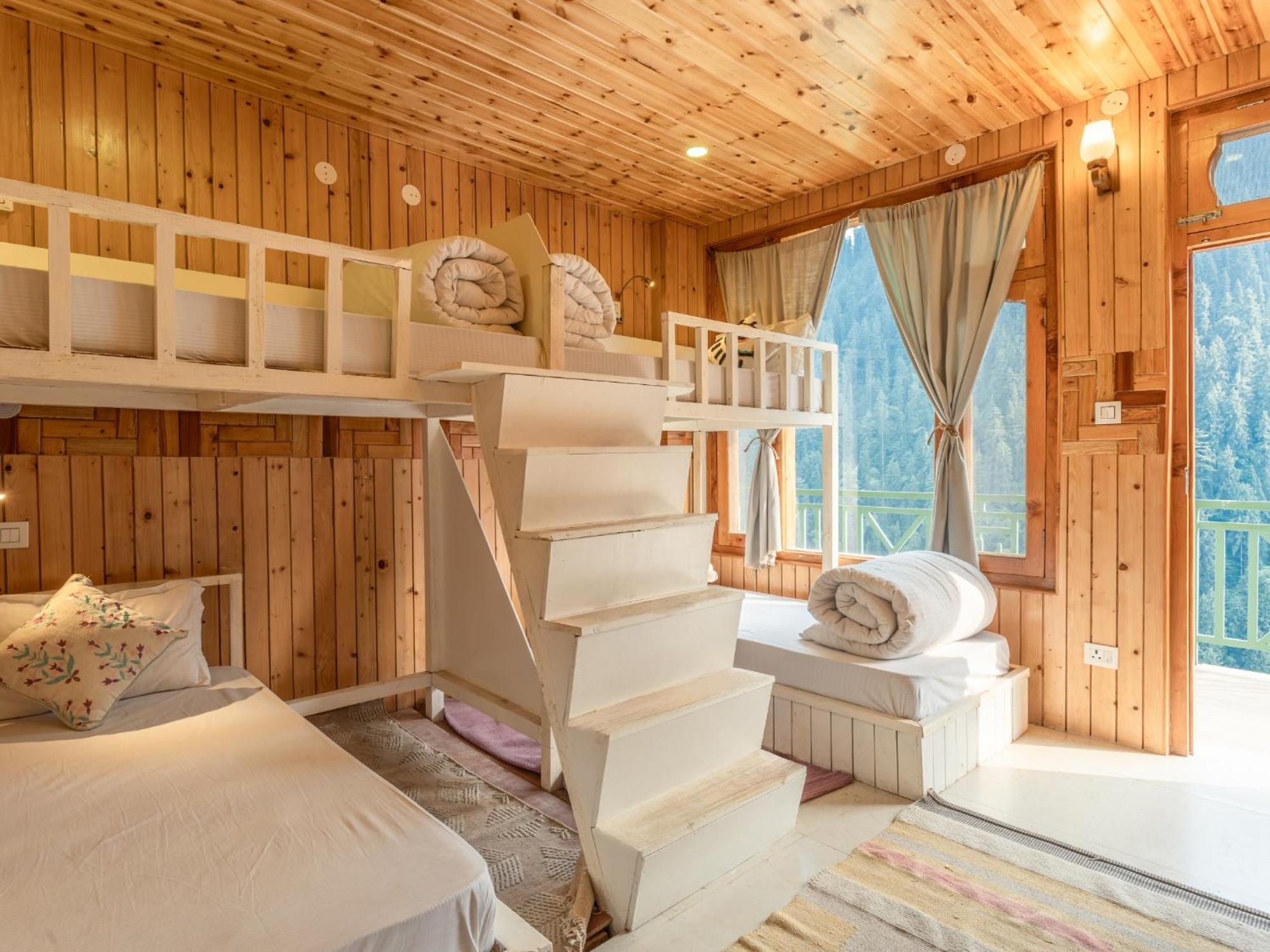 Moustache Shoja, Jibhi Hostel Kültér fotó