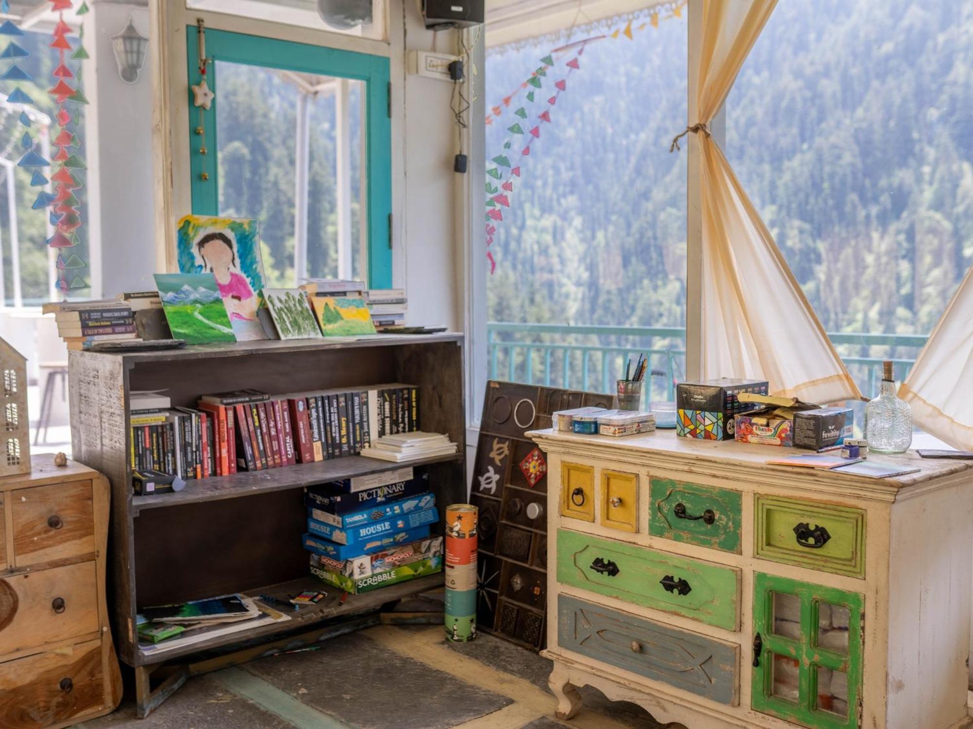Moustache Shoja, Jibhi Hostel Kültér fotó